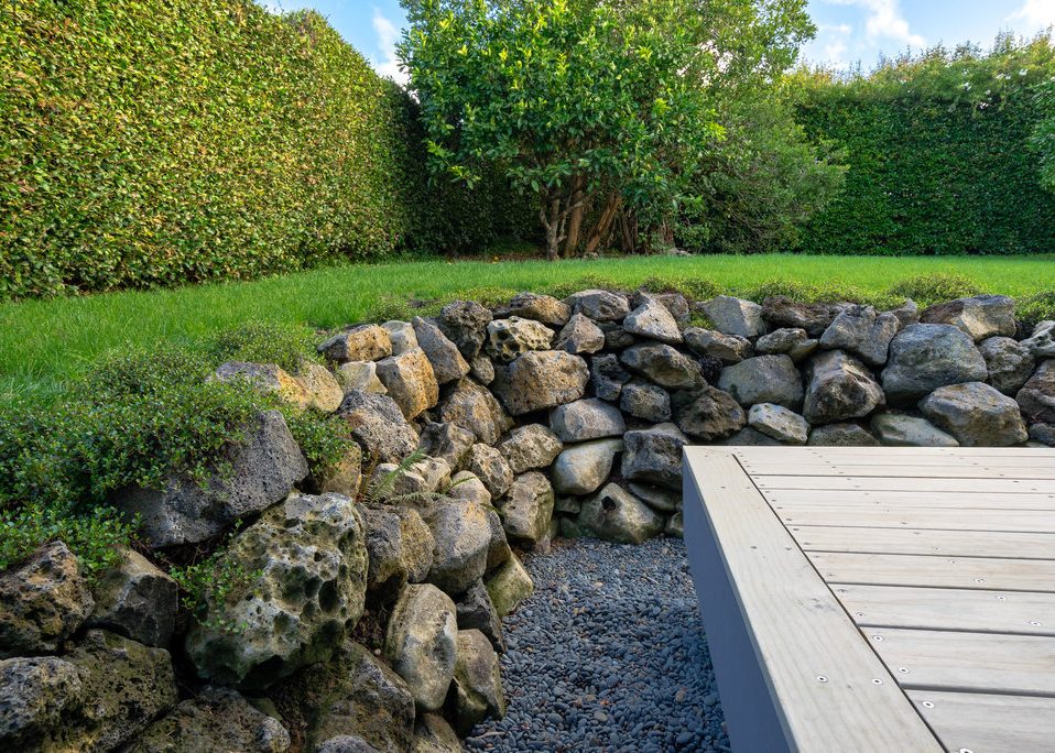 stone-retaining-wall-finished-in-nz