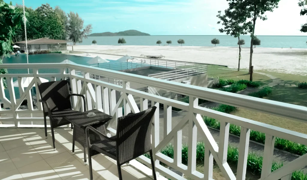 beachfront-balcony-with-white-railing-balcony-construction beachfront-balcony-with-white-railing-balcony-construction